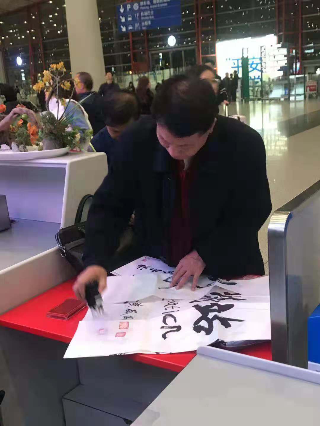 ‘英亚官方网站’熊顿逝世三周年纪念展览 白百何诠释“熊顿精神”(图4) 英亚官方网站